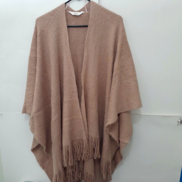 LC Lauren Conrad Accessories - 🧣LC Lauren Conrad Cream Knitted Matte Shawl